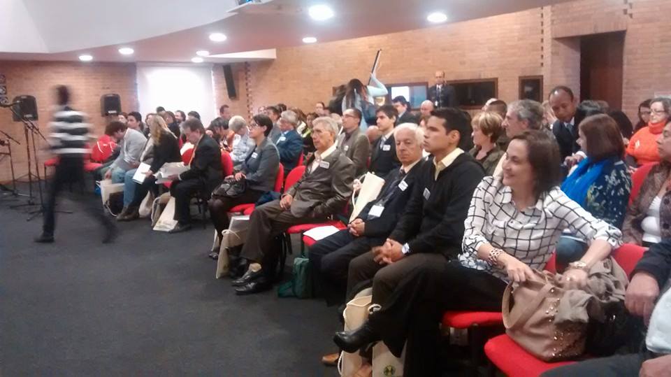 Panorama general de la asistencia al VIII Encuentro Latinoamericano de Investigadores Cooperativos, Universidad Católica, Bogotá, 10 y 11 de noviembre de 2014.